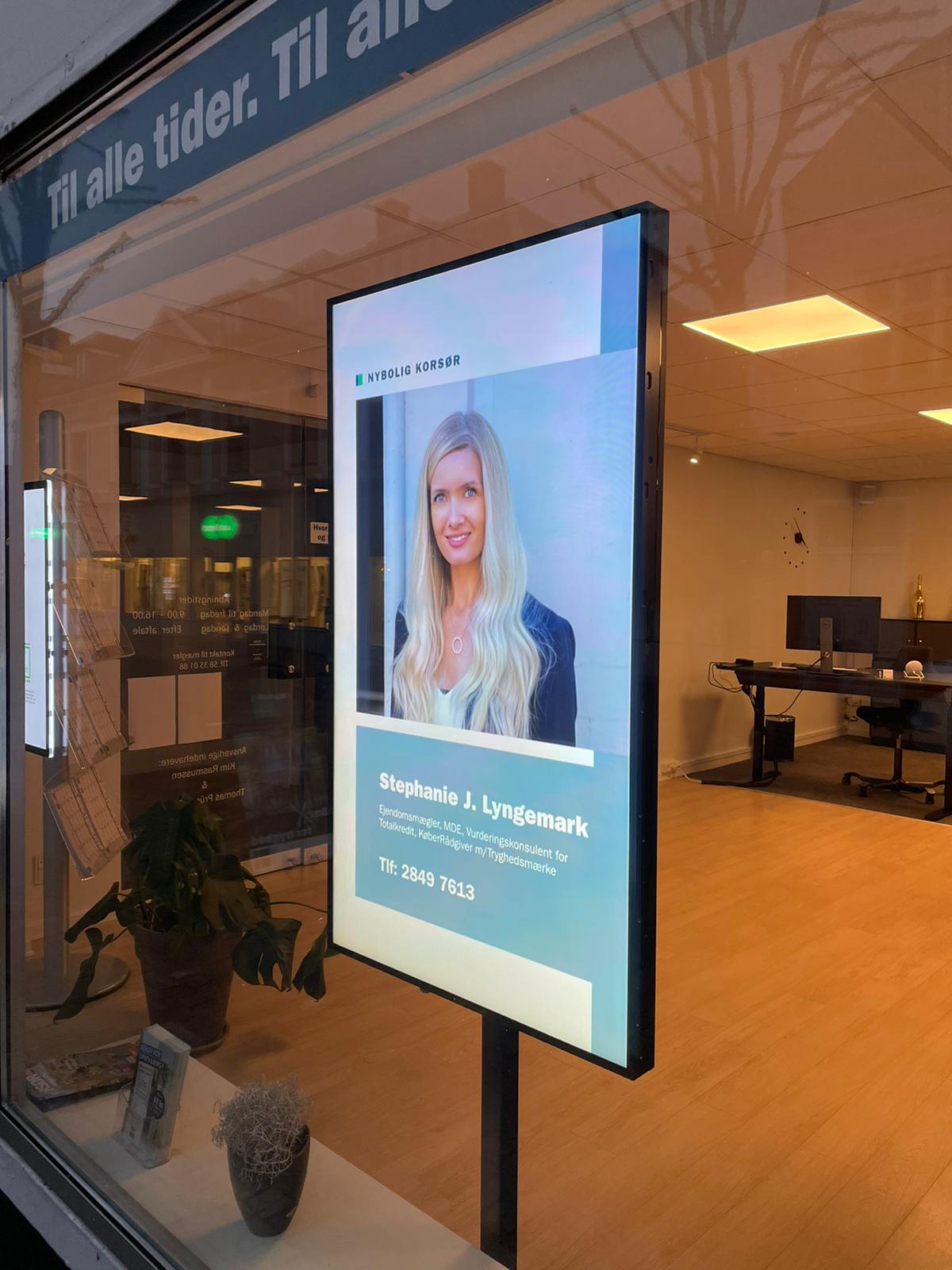 monitor o wysokiej jasności 55